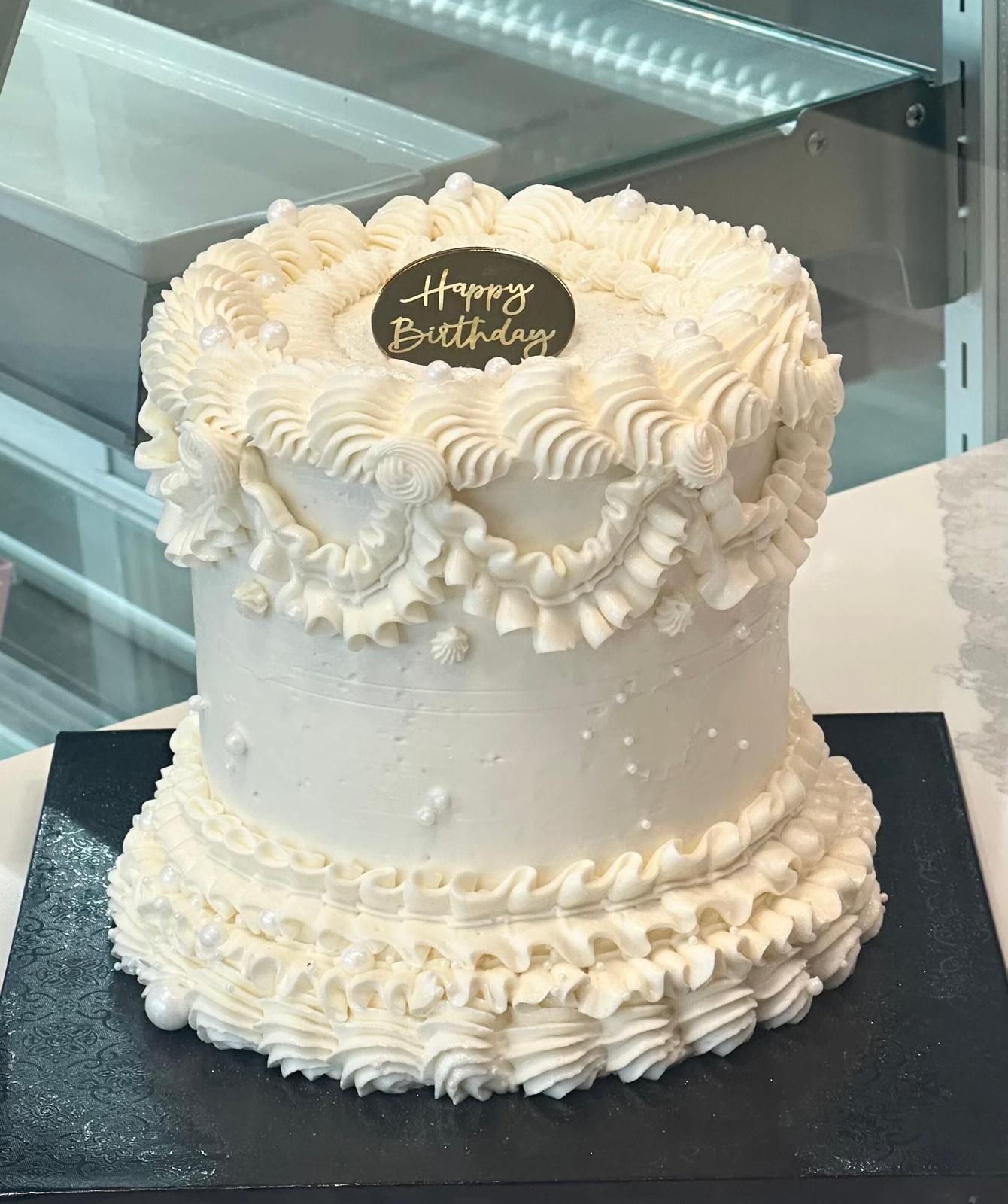 Vintage round cake 3